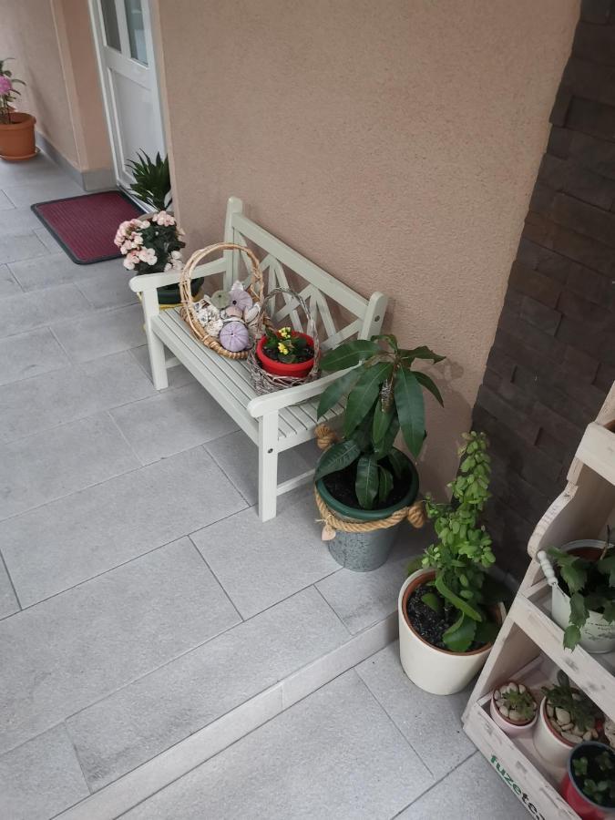 Apartments Luka Rab Town Bagian luar foto