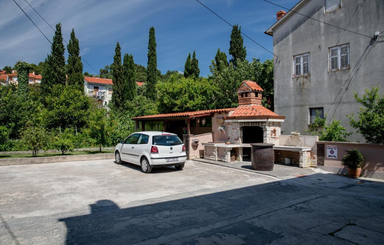 Apartments Luka Rab Town Bagian luar foto