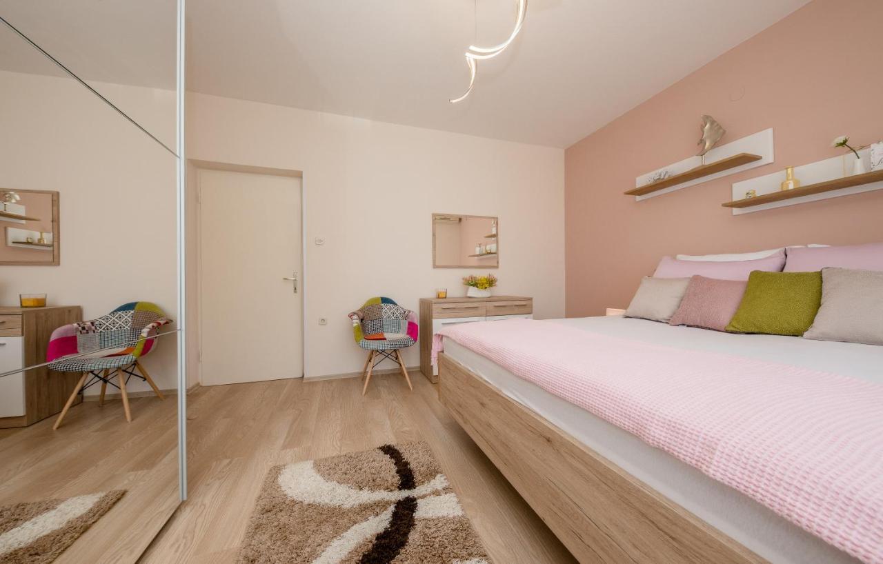 Apartments Luka Rab Town Bagian luar foto