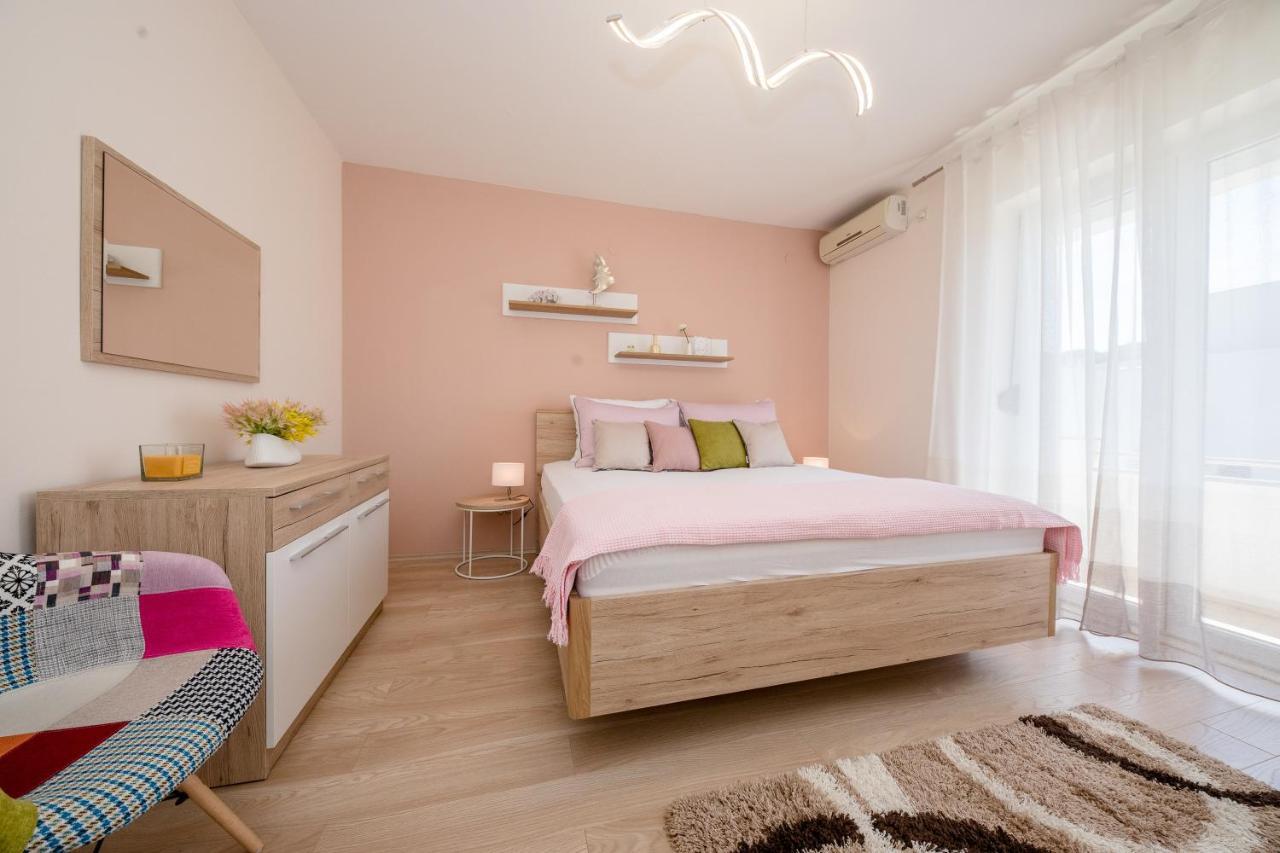 Apartments Luka Rab Town Bagian luar foto