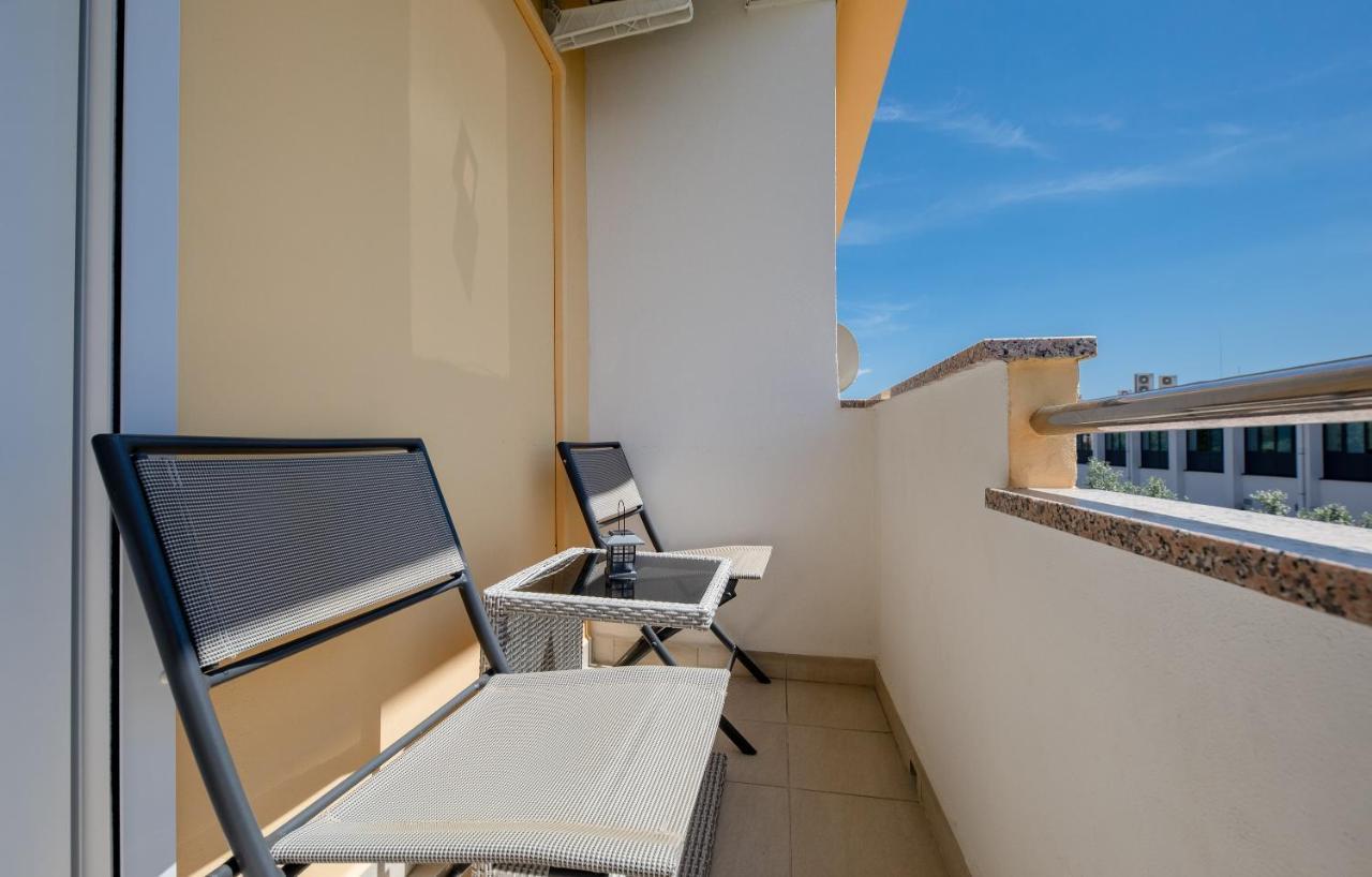 Apartments Luka Rab Town Bagian luar foto