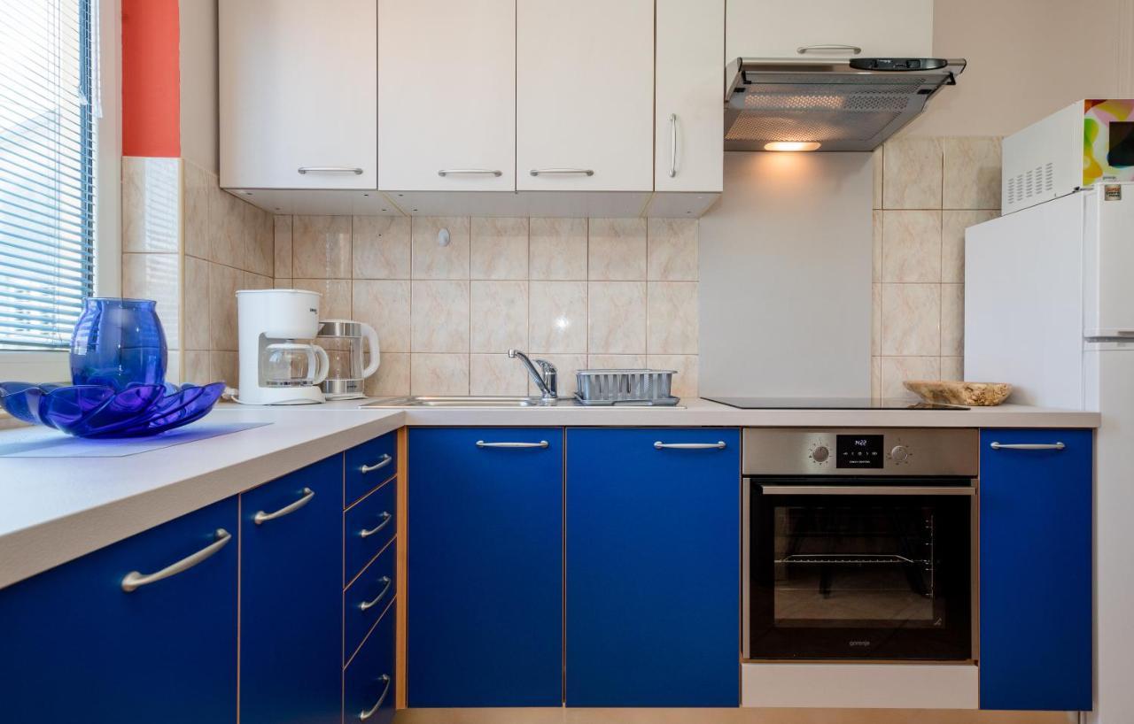 Apartments Luka Rab Town Bagian luar foto