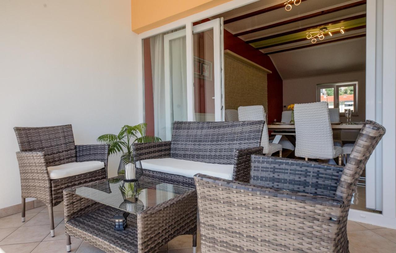 Apartments Luka Rab Town Bagian luar foto