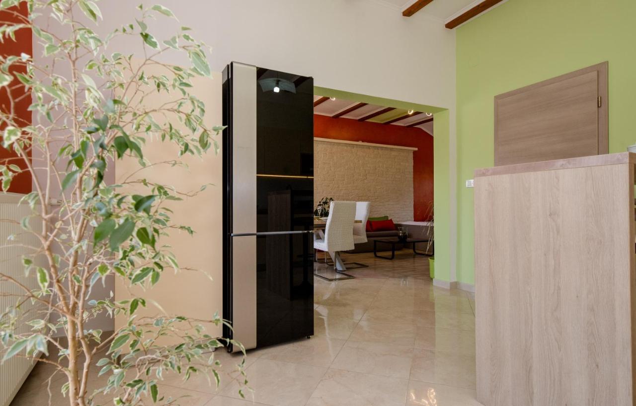 Apartments Luka Rab Town Bagian luar foto