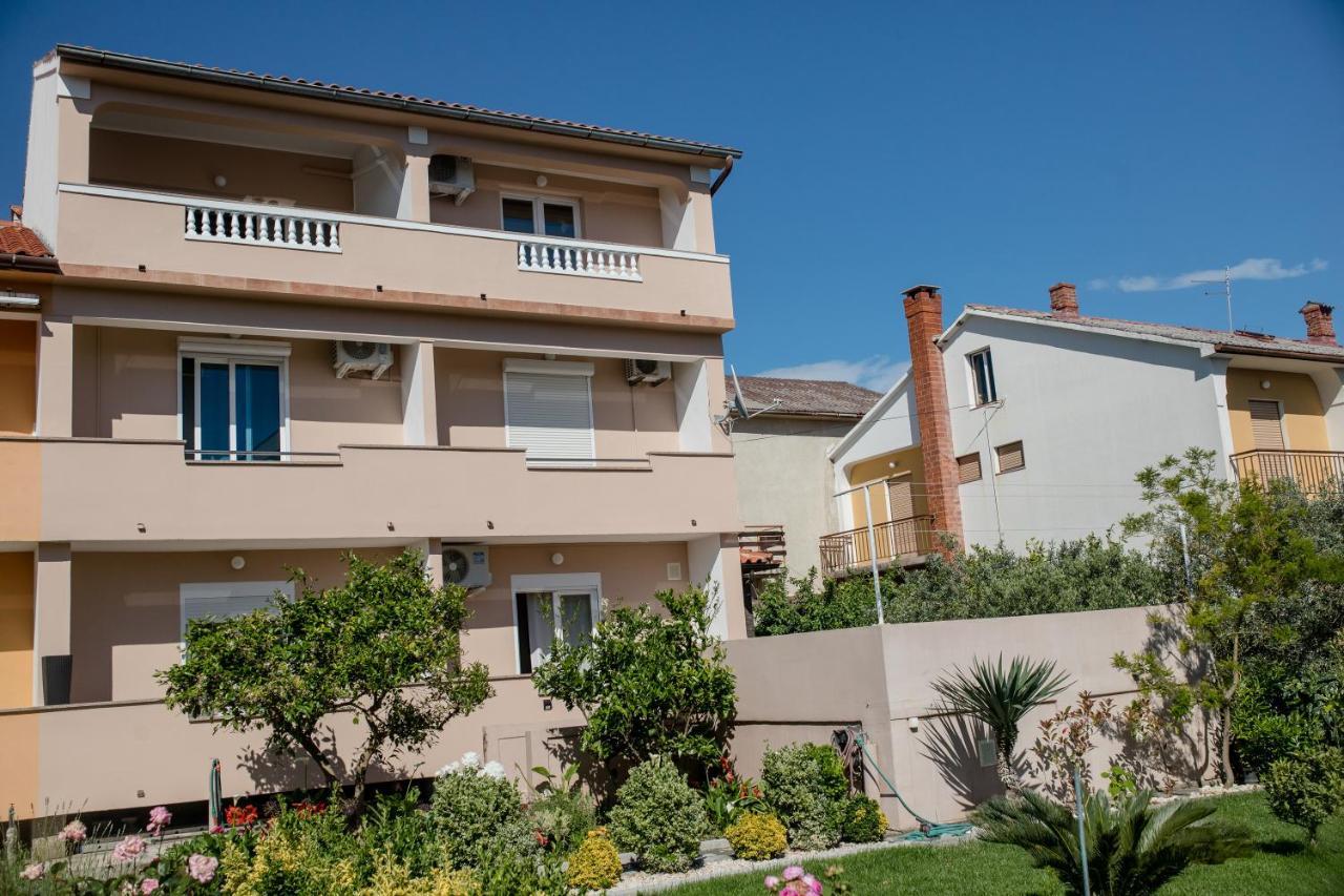 Apartments Luka Rab Town Bagian luar foto
