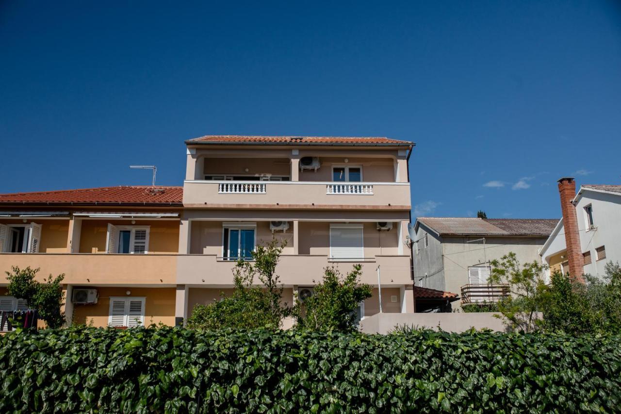 Apartments Luka Rab Town Bagian luar foto