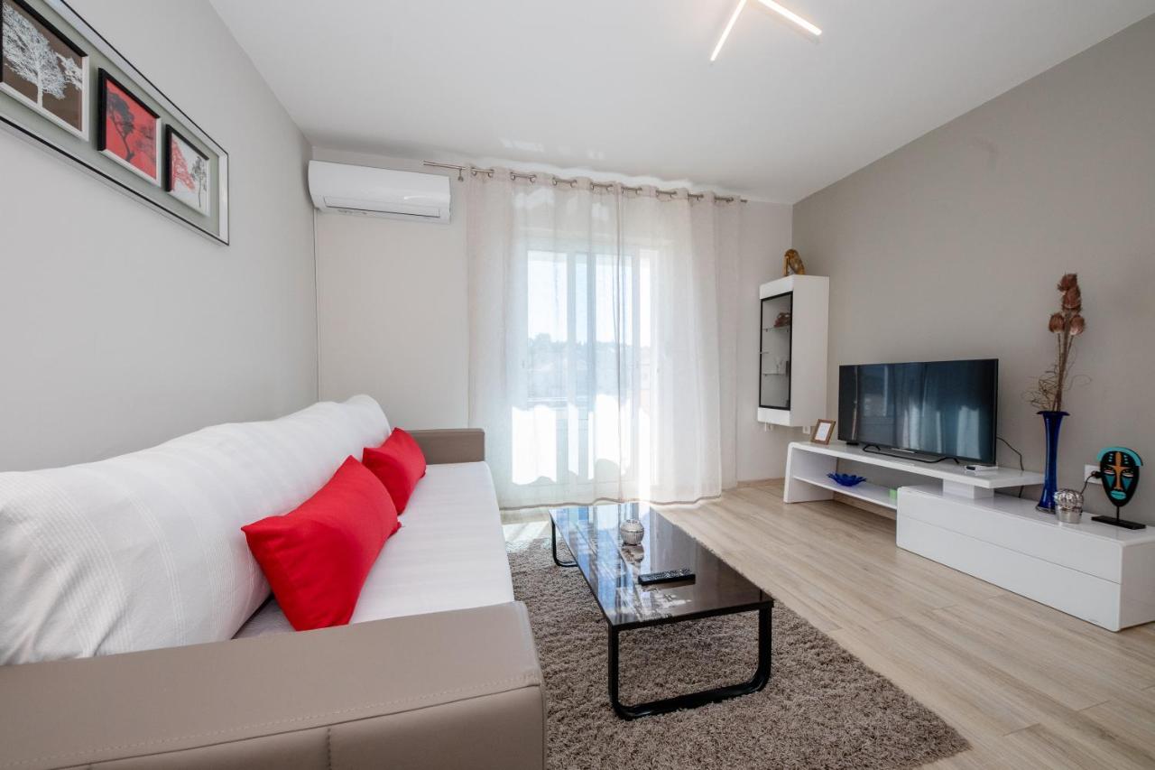 Apartments Luka Rab Town Bagian luar foto