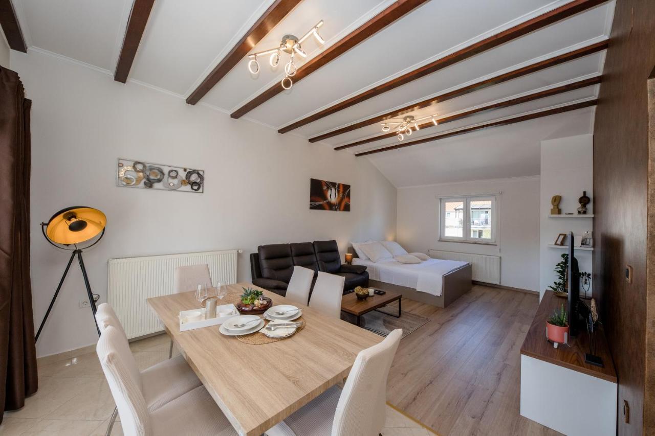 Apartments Luka Rab Town Bagian luar foto