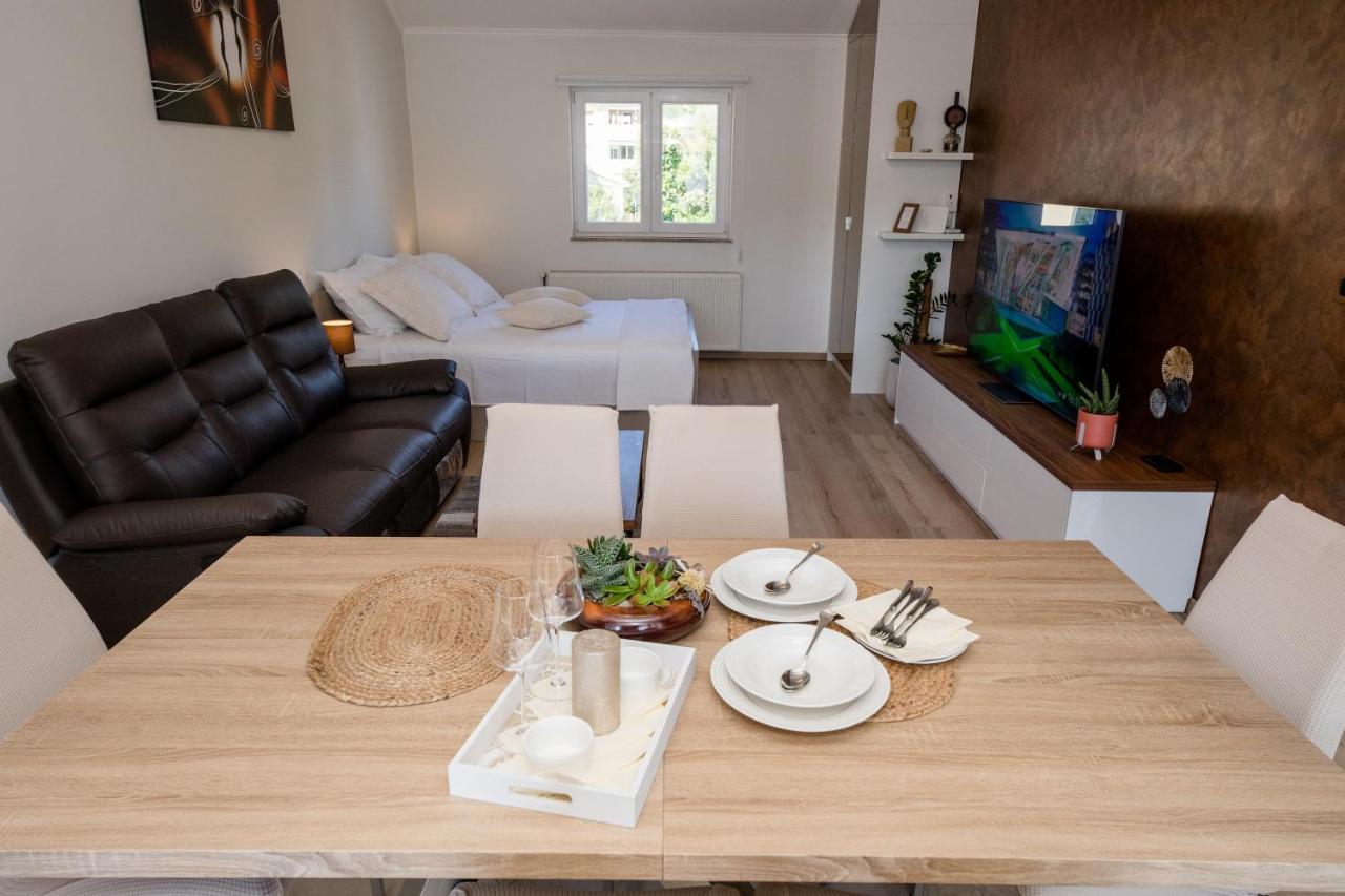 Apartments Luka Rab Town Bagian luar foto
