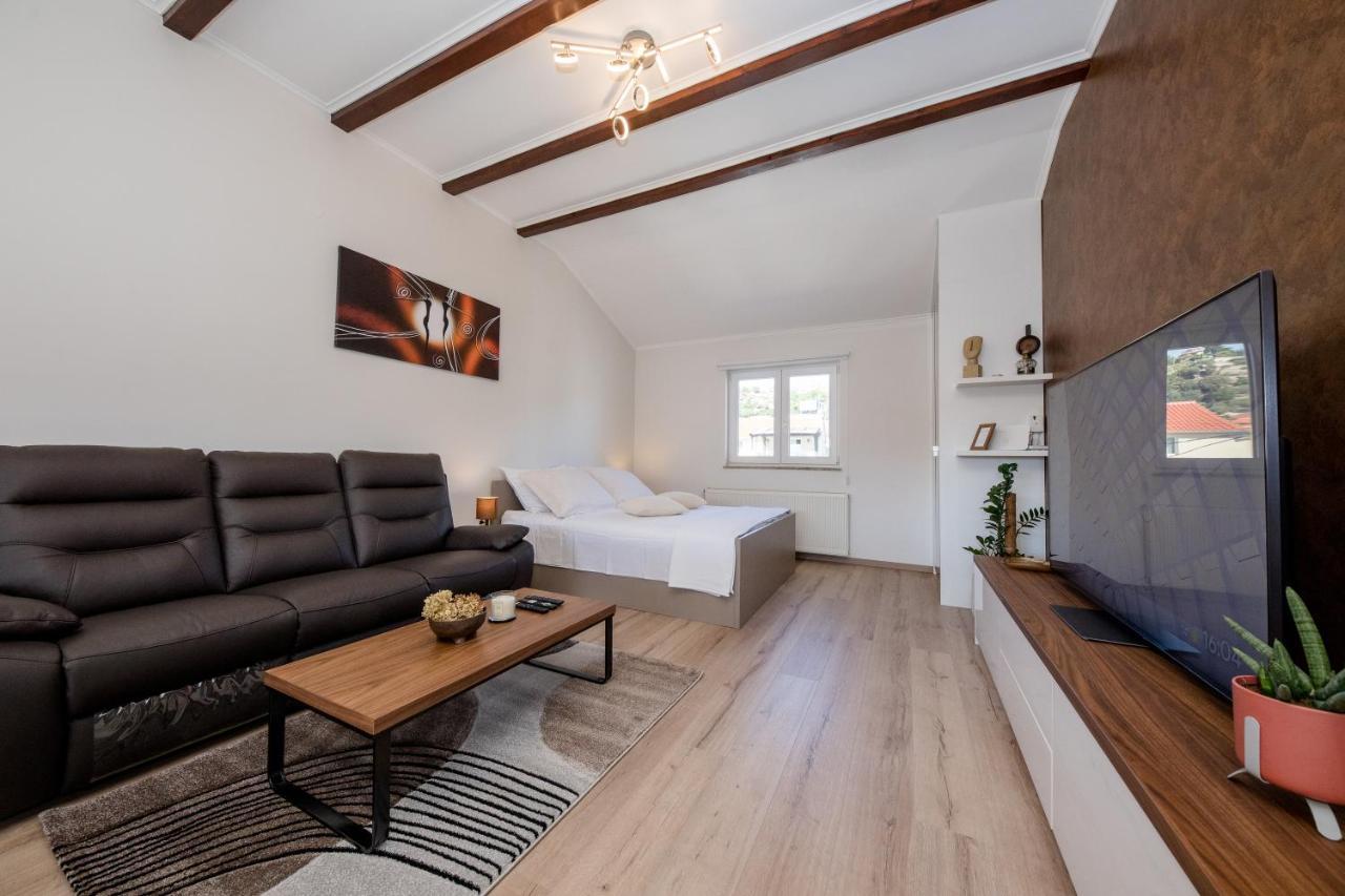 Apartments Luka Rab Town Bagian luar foto