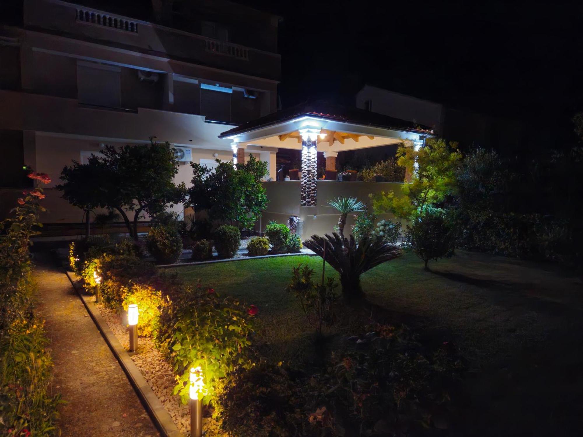 Apartments Luka Rab Town Bagian luar foto